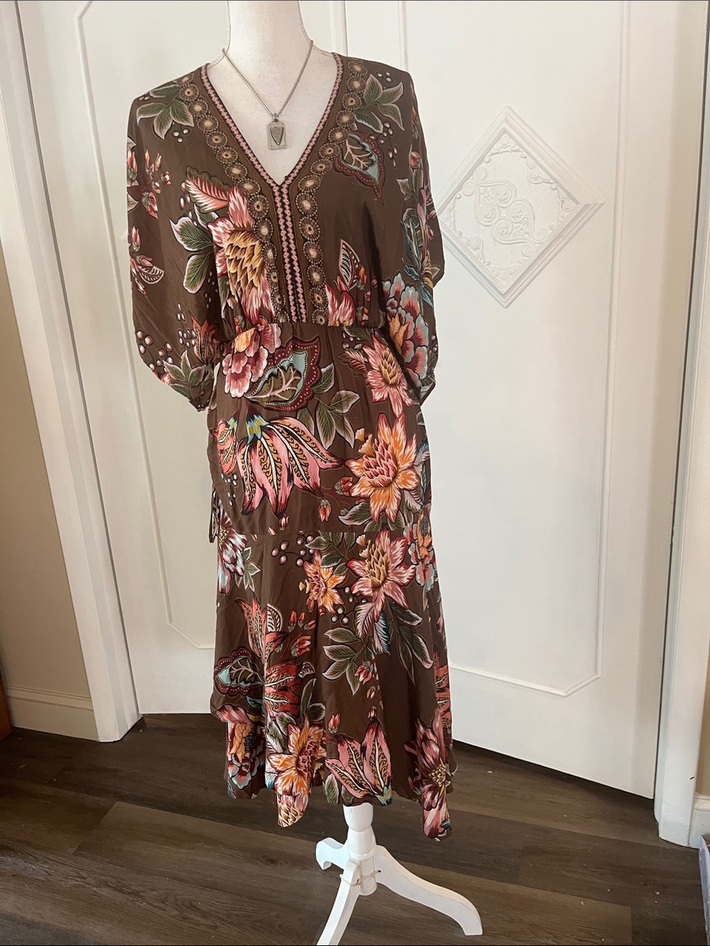 FARM Rio Brown Floral V‑Neck Midi Dress with Pink and Yellow Blooms